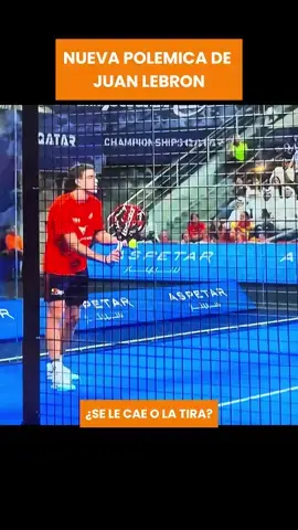 ¿Polémica en la pista? 😱🎾 Juan Lebrón sorprende a todos cuando parece que se saca una pelota del bolsillo en pleno juego. ¿Truco o simple confusión? 🤔🔥 #padel #JuanLebron #polémica #momentosepicos #padelvideos #foryou #fyp