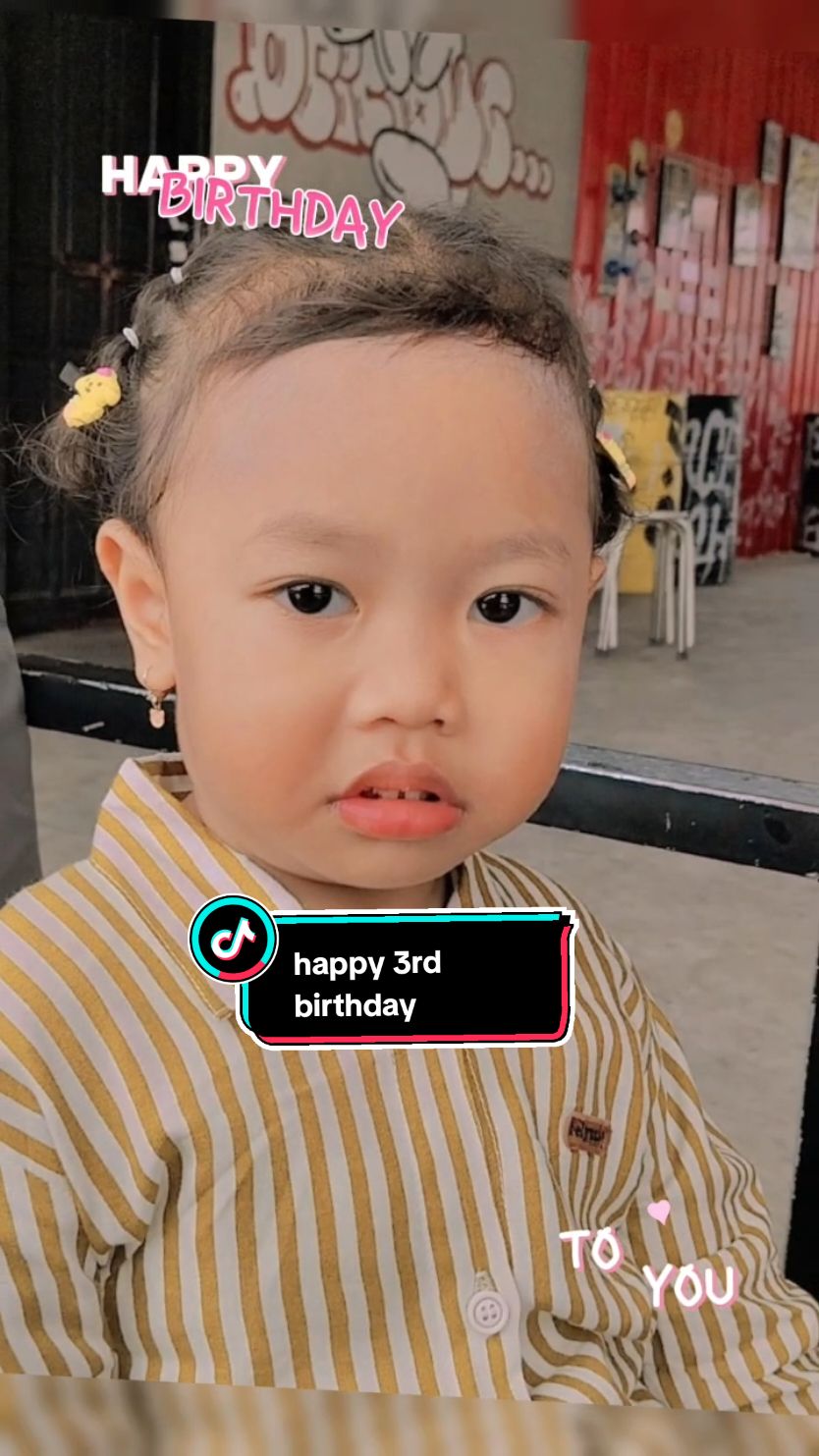 Masya Alloh tabarokalloh 🫶 alhamdulillah Anak bunda sdh 3thn nih 🥳🥳 barokalloh fii umrik ya nduk, sehat selalu, panjang umur, solekhah, pinter, mbeneh, slalu jadi anak yg membanggakan, kesayangan ayah sama bunda❤️ pokok doa terbaik untuk saman ya nduk😘😘aamiin ya robbal'alamin 🤲🙏#3rdbirthday #happybirthday #anaksolehahku #bahagiaselalu #flksyaguys🥰biarrame🥰 