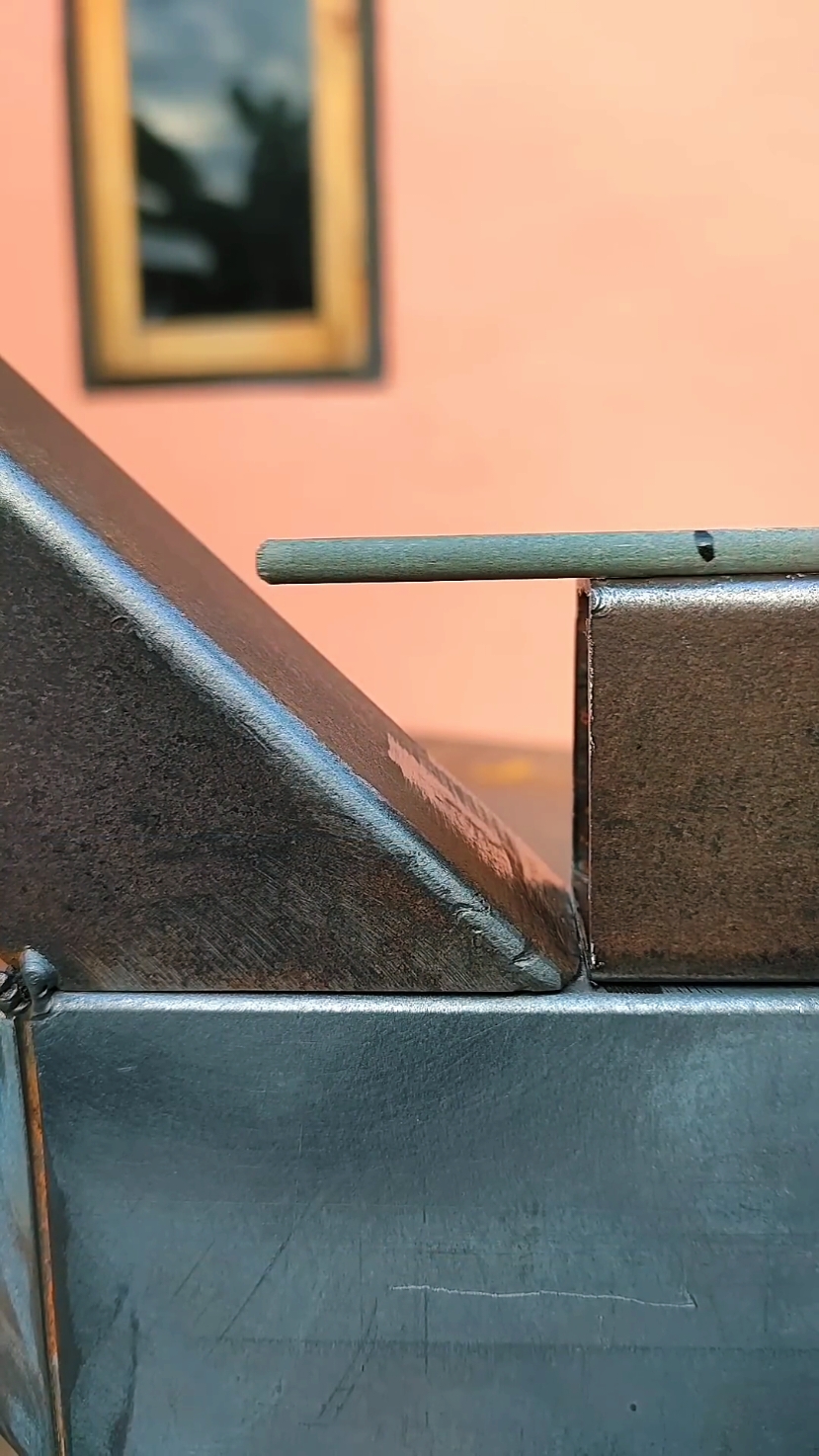 Smart idea to connect a square metal . . . . #welding #weldingtips #skills #weldlife #tiktokusa 