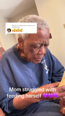 Replying to @Deborah Johnson #alzheimerssuck #livingwithalzheimers #alzheimersawareness #snack #caregiver #caregiversoftiktok #memorycareunit #memorycare #ilovemymom #caregiverlife #music 