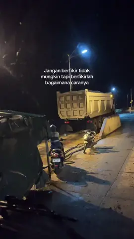 #drivermuda😎 #pejuangrupiah #kulitambang #pesonatrukindonesia #storytruck #fypシ゚viral #jalilaagung #katakata 