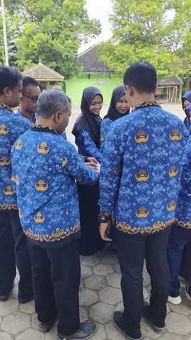 PPDB SMP N 1 Bogorejo Tahun Ajaran 2024/2025   Telah rilis Video di tiktok pertama kami untuk memperkenalkan sekolah SMP N 1 Bogorejo sebagai sekolah unggul di bidang ilmu pengetahuan dan dibidang ilmu teknologi digital, dan juga mewadahi ketrampilan baik bidang akademik dan non akdemik siswa. Jangan lupa follow dan like semua kegiatan kami #bogorejo #bloramustika #smpstory 