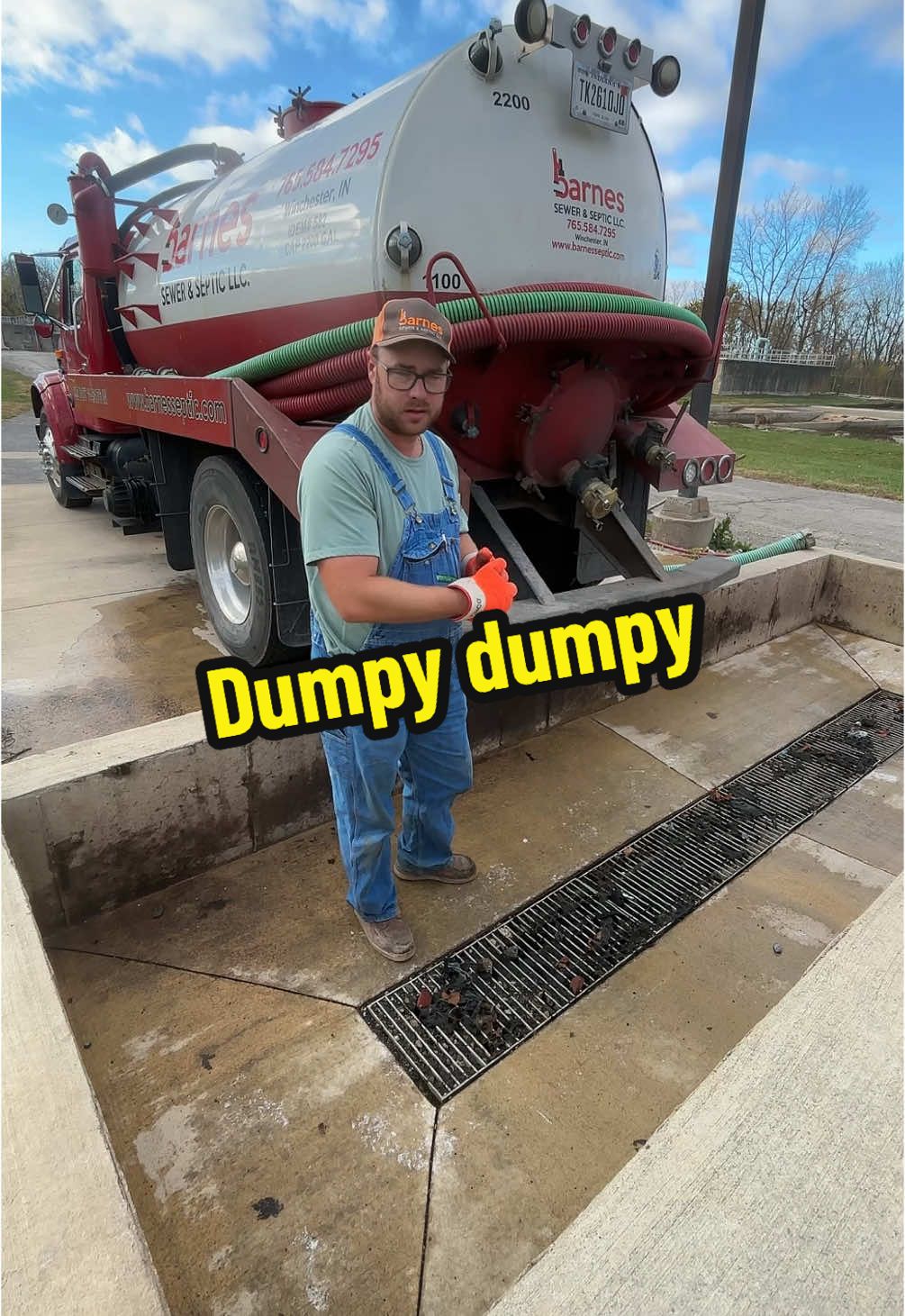 Last one 👍 #yourshitsmybreadandbutter #familybusiness #pooptok #yesterdaysmealsonwheels #goodhelpishardtofind #poopsmoothie💩 #septiclife #pumper #poorpumper #fypage #international #internationaltruck #jurop #bluecollar #dt466 #4900 #politicalpromises #vacuum #polyjohn #irishsetter #carhartt 