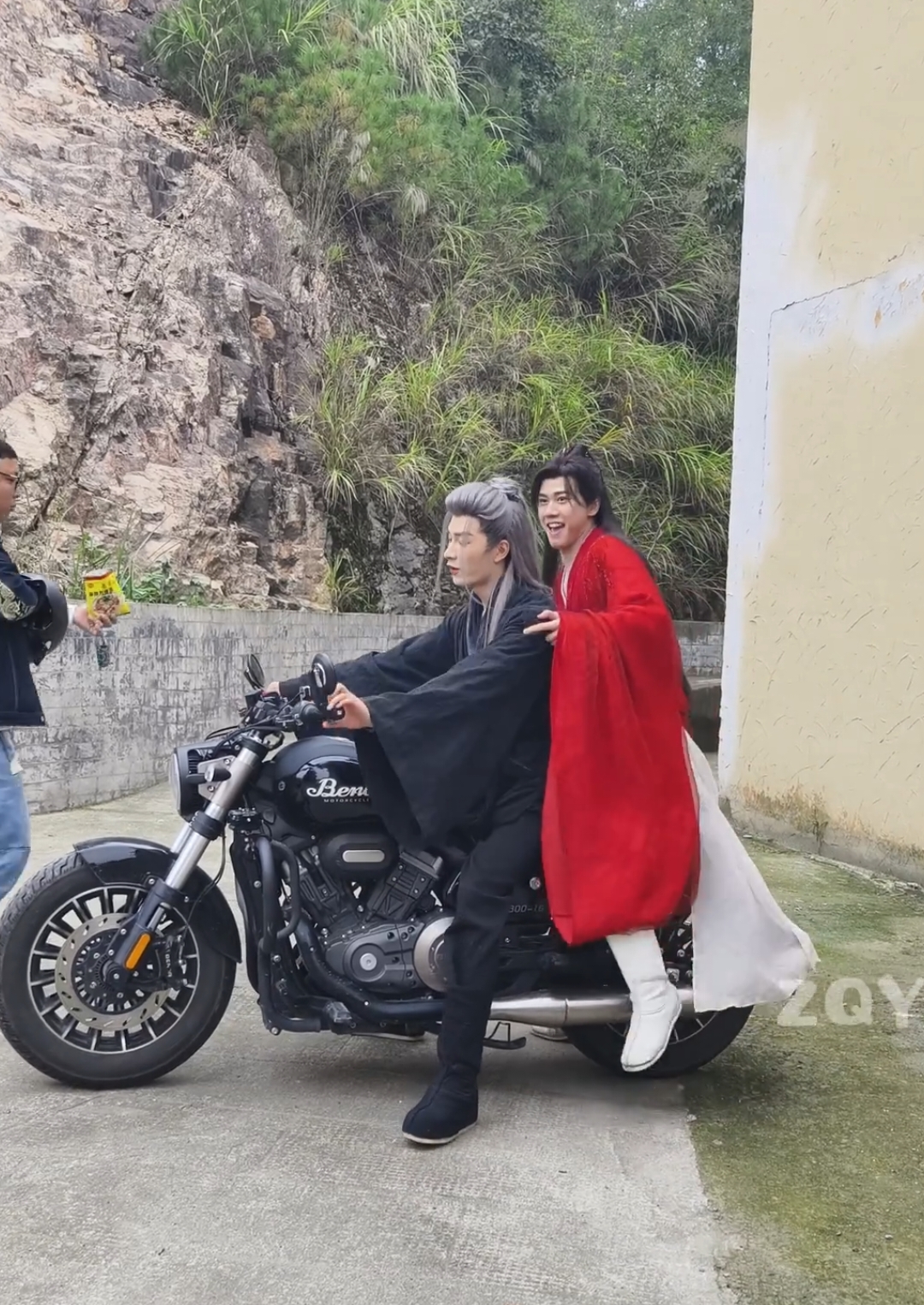 no romance but bromance 🤣🤣🤣🤣🤣 !  #YanZixian #严子贤 #เหยียนจือเสียน #YếnTửTiên #JianghuOneKnife #fyp #cdrama #chineseactor #chinesedrama #นักแสดงจีน #ละครจีน #cdramalover 