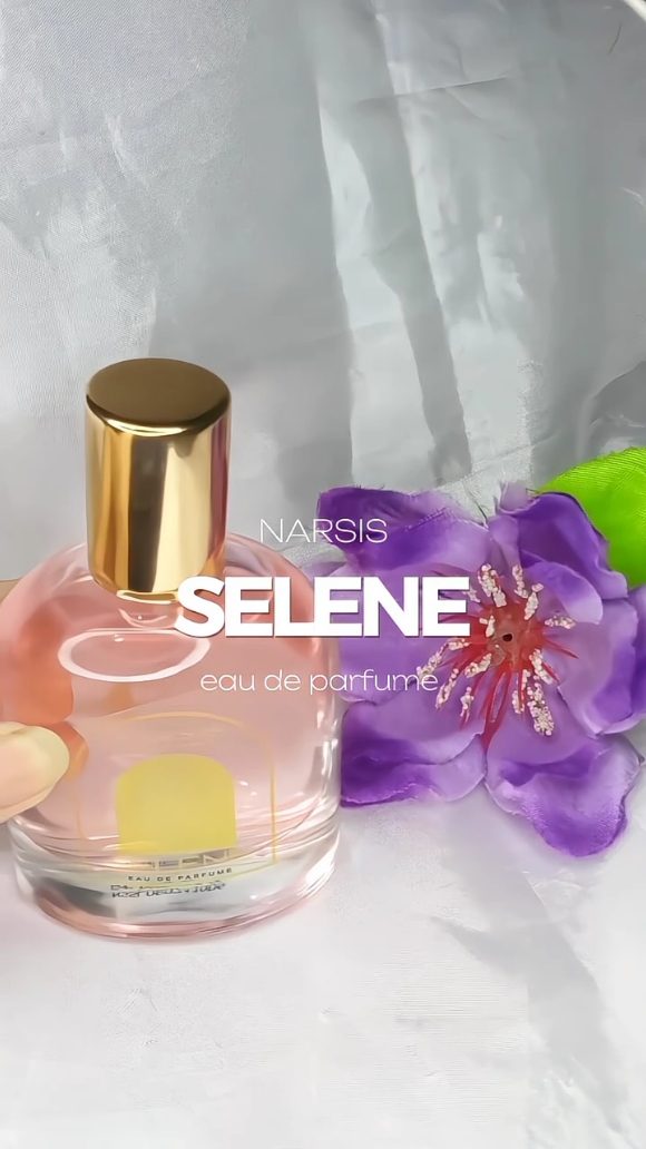 siapa yang udah coba parfum ini juga? wanginya mewah, lembut sopan banget di idung! yang belum coba yuu cobainn #narsisparfume #narsisselene #parfumereccomended #lokalbrand #racuntiktok @Narsis Official 