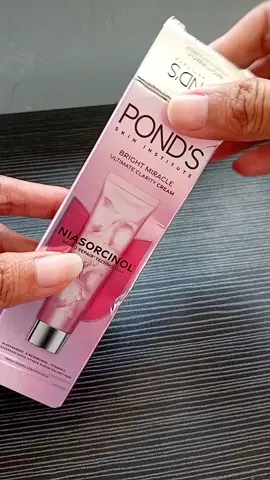 Krim untuk menyamarkan flek hitam dan mengurangi kerutan. Ponds bright miracle Ultimate Clarity Cream #ponds #pondsdaycream #brightmiracle #daycreamponds #niacinamide #niasorcinol #pondsbeauty 