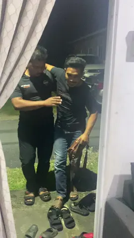 Pesakit ni pernah terjatuh bangunan,menyebabkan kesakitan yg kritikal di kawasan tulang belakang yang mengakibat lumpuh.. Alhamdulillah segala kesembuhan kembali kepada Allah🤲🏻