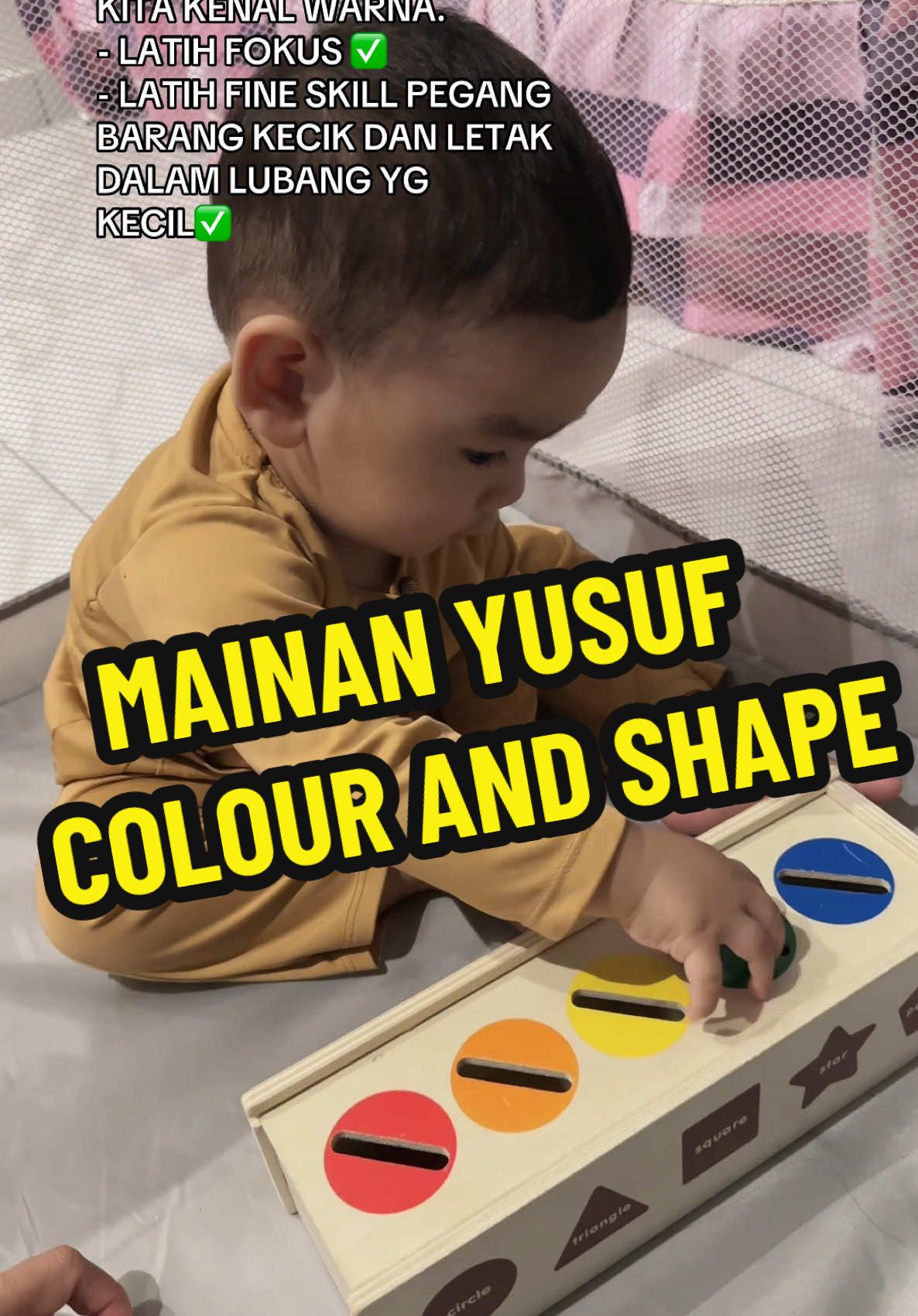 Fine skill and fokus. Sambil2 kenal warna dengan kotak warna 😍  #kotakwarna #mainankotakwarna #colorblock #shapetoys #mainananak 