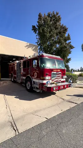 Costa Mesa Fire Engine 85 with my favorite lights set up  Engine 82 & Truck 84 also have the same set up  Sorry for not the perfect video #piercemfg #arrowxt #costamesa #fyp #firefighter 