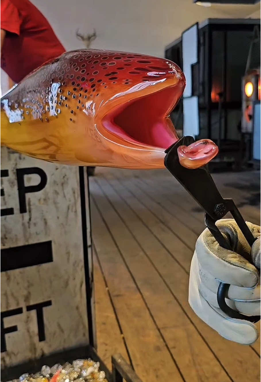 Amazing glass art 🔥 Artist: Martin Gerdin #glass #art #browntrout #artwork #artistsoftiktok #contemporaryart 