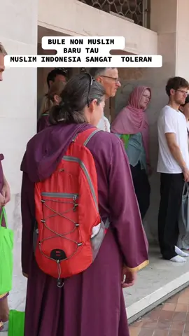 Bule nonmuslim gak percaya ternyata Umat paling toleran ada di negara ini