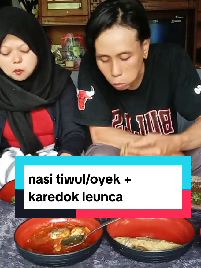 makan nasi tiwul/oyek pake karedok leunca bareng pak suami nikmatnya NAMPOL #makan #mukbang #fypviralシ #suamiistribahagia 