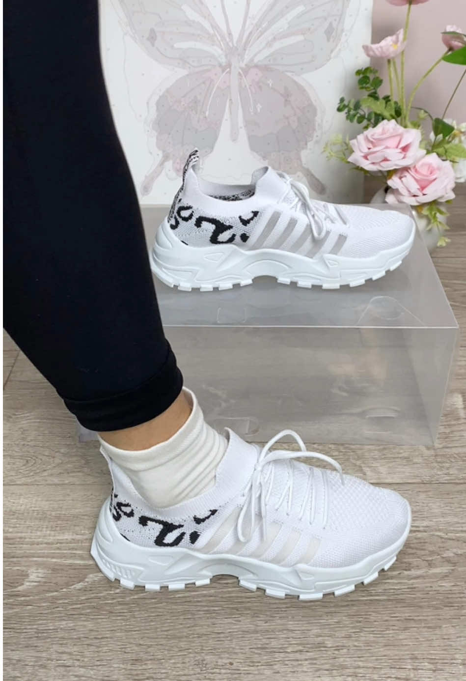 Super comfy 🥰🥰#tiktokshopblackfriday #tiktokshopcybermonday #spotlightfinds #christmas #blackfriday#sneakers #womenshoes #shoestyle #sports 