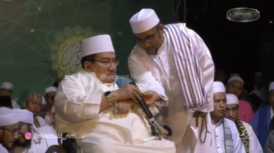 TAWASUL SAYYIDIL WALID - Ilahi Bijahil Ambiya (Al Habib Abdurrahman bin Ahmad Assegaf) versi Nurul Musthofa Lil Sayyidil Walid Al Habib Hasan bin Ja'far Assegaf bersama Sayyidil Walid Al Ustadz Al Habib Ali bin Abdurrahman Assegaf.