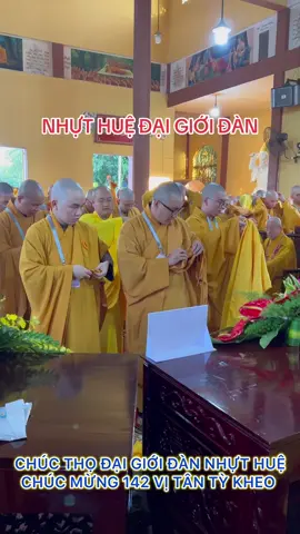 Chúc mừng các con Tân Tỳ Kheo, Tân Sadi Đệ tử Tân tỳ kheo Nhuận Tâm vinh dự đạt vị thứ 2 đàn giới tỳ kheo Đệ tử tân Sadi Nhuận Châu Đệ tử tân Sadi Nhuận Hải Sư cháu tân Sadi Nhuận Tịnh  Sư cháu Tân Sadi Nhuận Phúc  ❤️🍀❤️ CHÚC CÁC CON  GIỚI CHÂU MINH TỊNH GIỚI THỂ VIÊN DUNG Bước khởi đầu cho hành trình tiếp tục con đường hạnh nguyện thượng cầu Phật đạo, hạ hoá chúng sanh, mong các con luôn cùng tăng thân chùa Quán Thế Âm - Điện Bàn vững tiến trên lộ trình tu học, nuôi dưỡng tình huynh đệ, xây dựng tình tăng thân, chí nguyện độ mình độ đời!  ❤️❤️❤️ THÀNH KÍNH ĐẢNH LỄ NIỆM ÂN  Ban Trị Sự GHPGVN Tỉnh Trà Vinh Ban Tổ chức, Ban Kiến Đàn, Ban Khảo Thí, Ban Quản Giới Tử cùng các tiểu ban ĐẠI GIỚI ĐÀN NHỰT HUỆ đã tạo mọi nhân duyên thù thắng cho các giới tử khắp nơi về lãnh thọ giới pháp, trong đó có đệ tử tăng thân chùa Quán Thế Âm, Điện Bàn, Quảng Nam chúng con.  Thành kính niệm ân và khánh chúc quý chư tôn đức pháp thể khương an, chúng sanh dị độ, Phật sự viên thành, để tiếp dẫn hậu lai báo Phật ân đức.  NHỰT khai đại giới đàn chiêu mộ tăng ni tuyển người rạng danh Thích tử HUỆ mở môn phương tiện thích câu giáo thọ truyền trao giới luật cao minh  🙏❤️🙏 NAM MÔ ĐỆ NHẤT TRÌ LUẬT ƯU BA LI TÔN GIẢ  NAM MÔ CHỨNG MINH SƯ BỒ TÁT NAM MÔ THƯỜNG HOAN HỶ BỒ TÁT MA HA TÁT  🙏🙏🙏 #daigioidan #travinh #luongxuyen #xuhuong #xuhuongtiktok #tangthanchuaquantheamquangnam #tambao #tykheo 