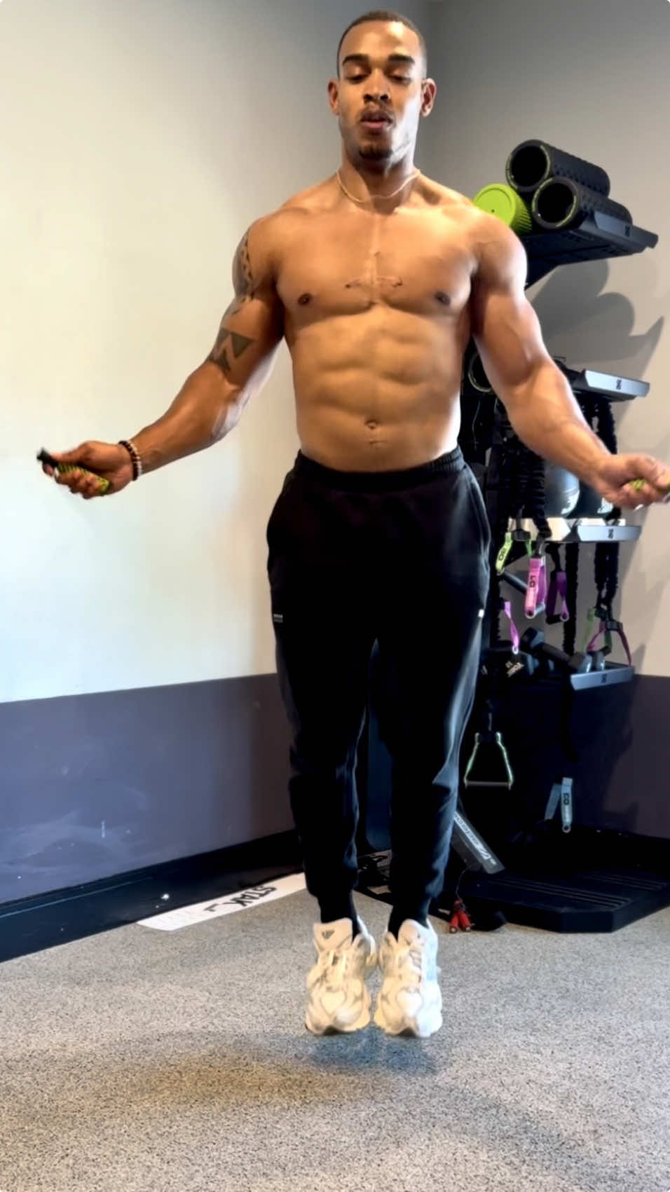10 minutes a day is all it takes! Jumping rope builds strength, endurance, and focus. Let’s level up together! 🏆🔥 #JumpIntoIt #DailyRoutine #FitnessMotivation