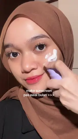 sekalian buktiin ini sunscreen beneran ringan, ga berat sama sekali, dan ga ada drama whitecast😜🤙🏻 #honestreview #skincare #sunscreen 