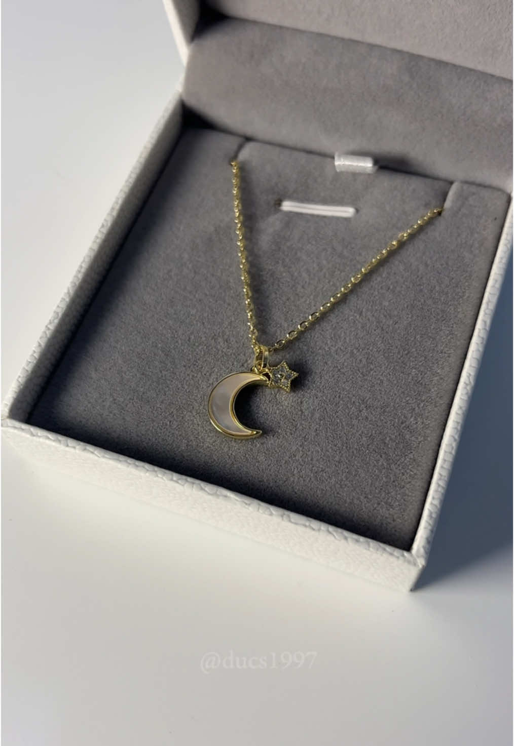 Moon lover ✨💕 #mikana #moonnecklace #gift #fyp #foryou 