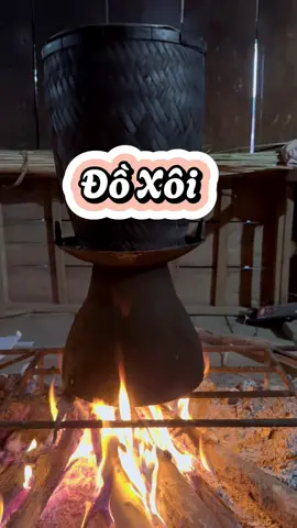 Nắm xôi nếp nương nắn nắn bóp bóp cho tròn, nướng trên than củi, phủ thêm tí mỡ lợn đen vào cái thời tiết này thì còn gì hay ho hơn mọi người nhợ#noongdi #taybac #dienbien #xoinepnuong #beplua #nhasan 