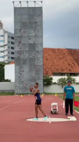 alhamdulillah biasanya cuman bisa 7m sekarang bisa tembus 9m, walaupun belum bisa podium tetep seneng banget🥹, #popdajateng #trilomba #tolakpeluru 