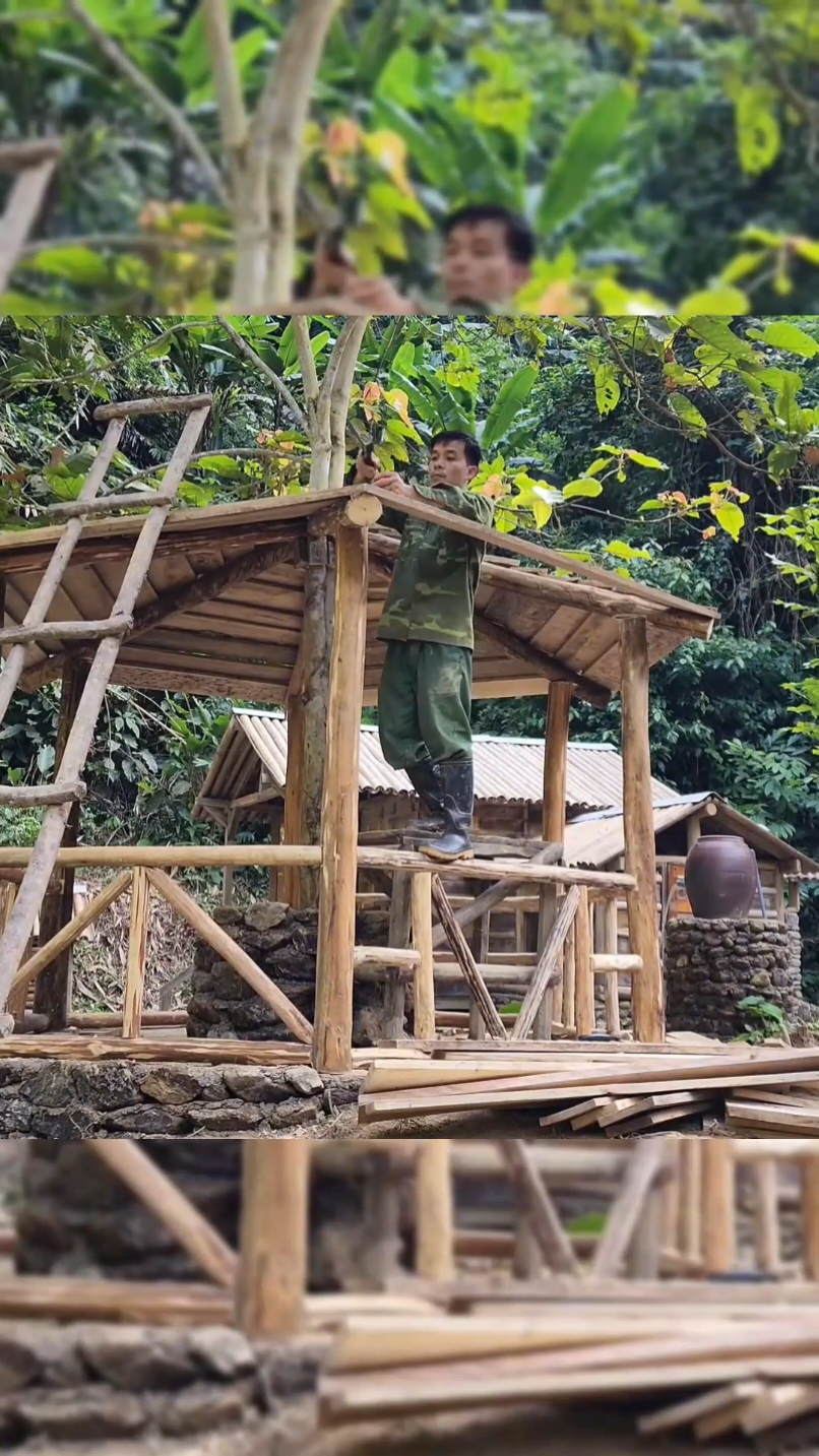 Roofing the wood house #fyp #primitive #survival #Crafting #bushcraft 