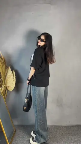 Tim yang lebih suka pake boxy oversize☝🏻 #outfitideas #outfitinspo #outfitinspiration #ootdfashion #boxy #kaosoversize #kaosboxy 