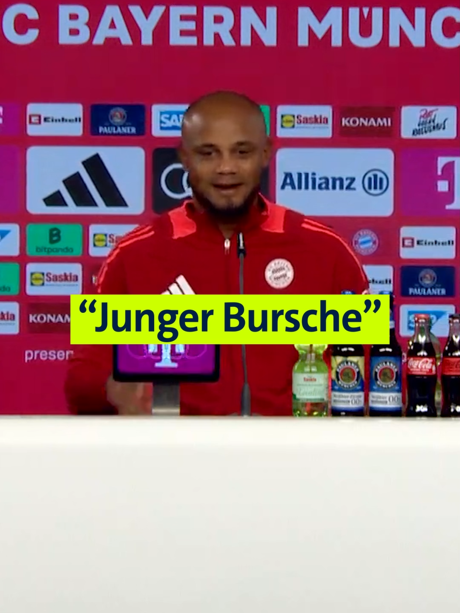 Kompany sieht alles.🥺Eigentlich war die PK vor dem Spiel gegen St. Pauli schon beendet, doch dem Bayern-Coach fiel auf, dass ein junger „Bursche“ noch eine Frage hatte.  #BR24Sport #Kompany #FCB #FCBayern #Sane