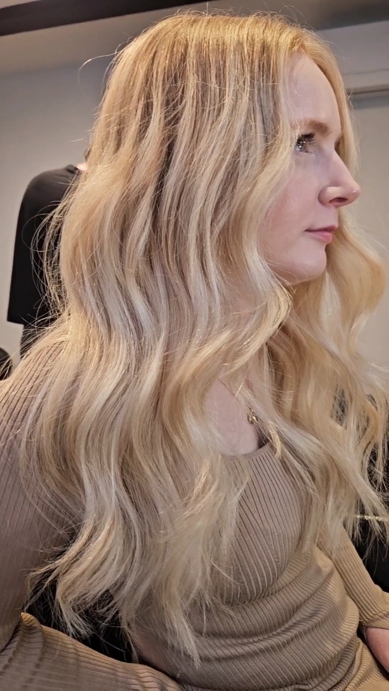 ITS THE FINISHING TOUCHES #wavyhair #cloudnine #blondewaves #curlbrushout #brushout #stylinghair #blondehair #blondecurls 