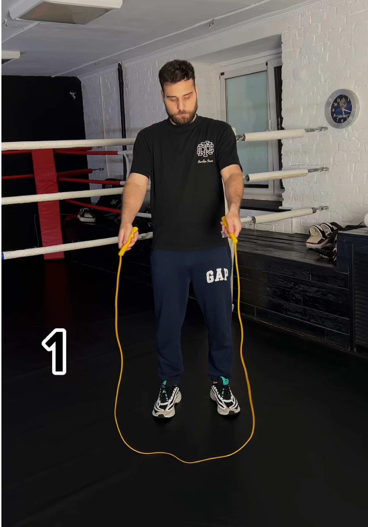 Как маневрировать на скакалке ✔️🥊 #boxing #boxingskills #boxingtraining #boxingdrills #boxingcoach #boxingtrainer #boxingjumprope #tutorial #jumprope #jumping #boxingtechnique 