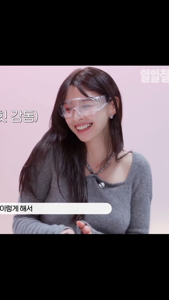 the brightest and prettiest smile i’ve ever seen today. nara eonnie's smile always melts my heart 🫠🥰😍💓💕 #kwonnara #dexfridgeinterview #fridgeinterview #권나라 #덱스의냉터뷰 