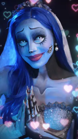 Prometida ao amor, mas traída pelo destino, ela esperou… até o dia em que encontrou sua chance de se libertar. 💍💙🦋✨ Essa é a história da Noiva Cadáver, uma alma atormentada pelo abandono que virou um símbolo de amor eterno. Será que ela encontra paz ou segue vagando? Vem descobrir! 🥀 . . . . . . . . . #noivacadaver #dublagem #historiasmacabras #amoreterno #contosassombrados #hlloweenvibes #tiktokbrasil #viral  #TimBurton #makeup #foryou #belezasombria