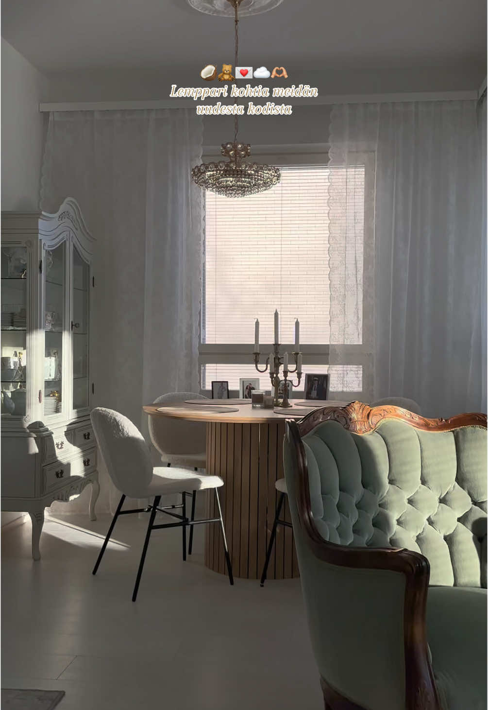 Meidän uus koti💌 Ajattelin kuvaa vähän myöhemmin viel koko kodin esittelyn🫶🏼 #koti #lemppari #sisustaminen #sisustus #antiikki #vaatehuone #dressingroom #uusikoti #asunto #asunnonesittely #vintage #muutto #muuttaminen #esittely #kodinesittely #sinulle #fyp #suomitiktok 