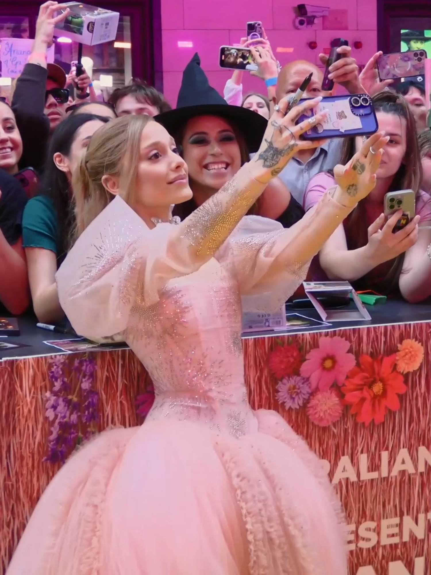 Sous le charme de Wicked en Australie... 💖💚 Retour en images sur une avant-première envoûtante avec le cast ! #WickedLeFilm, le 4 décembre au cinéma #FilmTok #onregardequoi