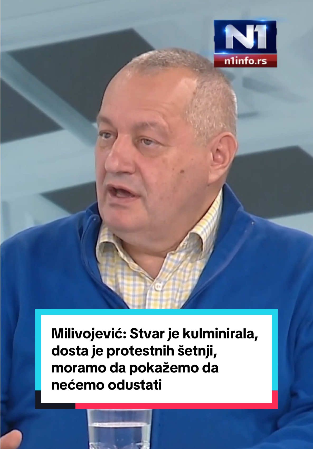 „Nema potrebe da organizujemo protestne šetnje. Režimu mora da se pokaže da smo spremni da ne odustanemo, izjavio je poslanik Srđan Milivojević. Dodao je da je to što SNS raspravlja o tome ko je odgovoran za tragediju u Novom Sadu - isto „kao kada bi piromani raspravljali o požaru koji su podmetnuli“. Rekao je da protesti, o kojima će se detalji znati danas, ne pripadaju nikome, ali da su sada izneti „politički zahtevi“ i da njih „nose političke stranke