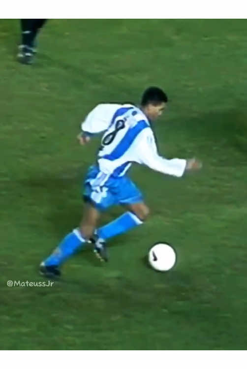 Djalminha is from another universe 😮‍💨🇧🇷#skills #Soccer #skillsfootball #footballskills #Djalminha 