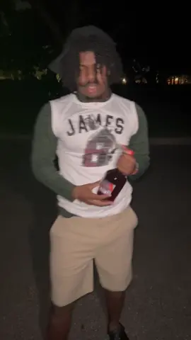 Lebron walk too😂💯 @Gawayne @alzyphat #steez #frat #lebronjames 