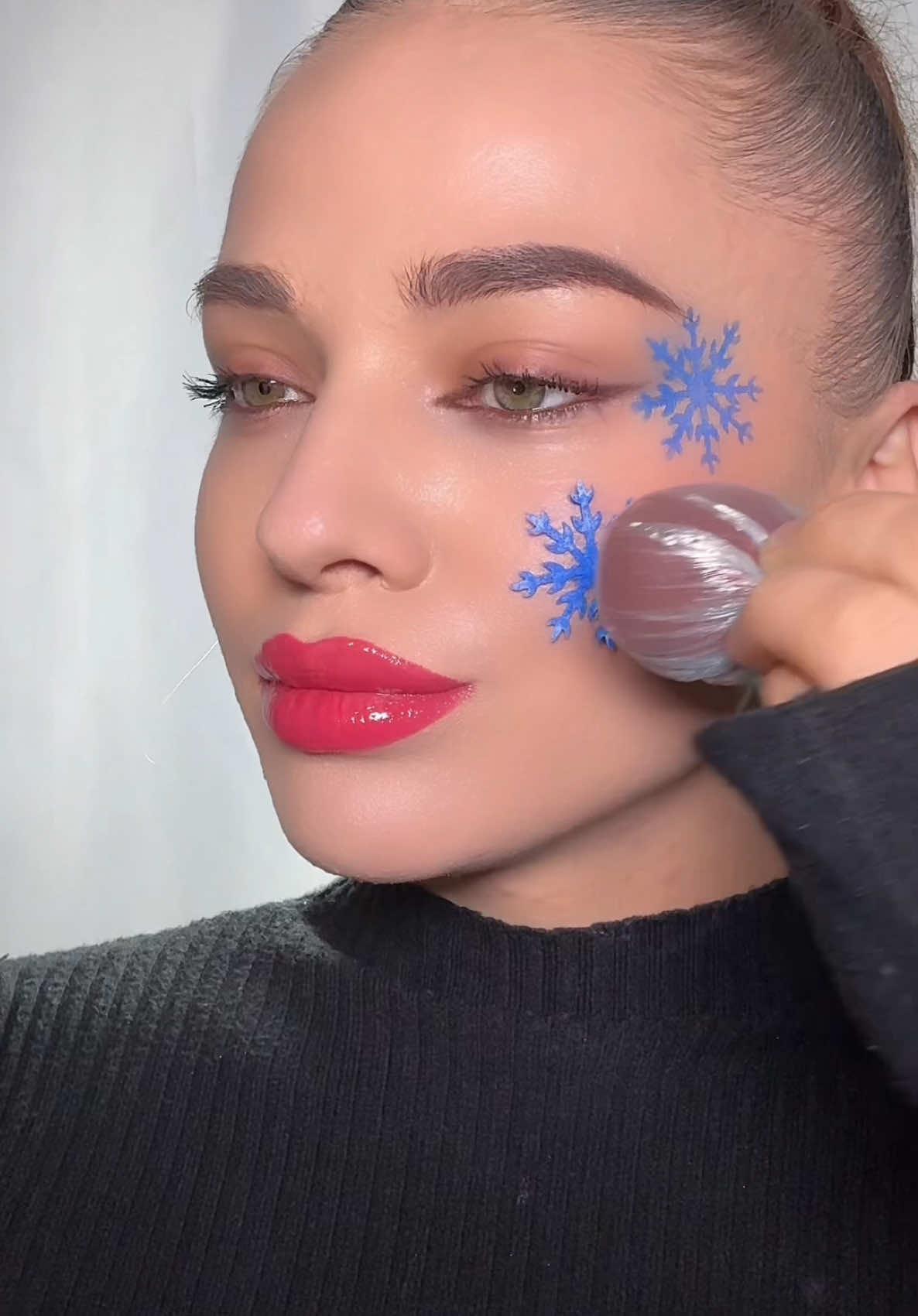 😊 #christmasmakeup #easymakeup #easymakeuptutorial #hack #hacklife #makeuphacks #makeupinspo 