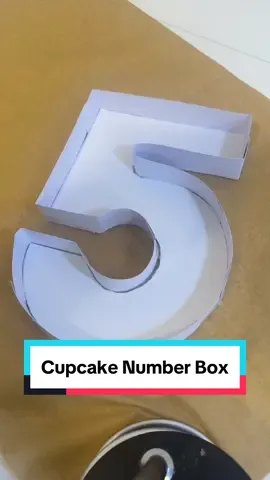 Watch me fill this number box. These are becoming popular and I love putting them together, they are so pretty 🥰. #cupcakenumber #numbercake #cupcake #cupcakedecoratingideas #debbiebakes #cupcakeoftiktok #flowercupcakes #cupcakeflowers #cupcakebouquet 