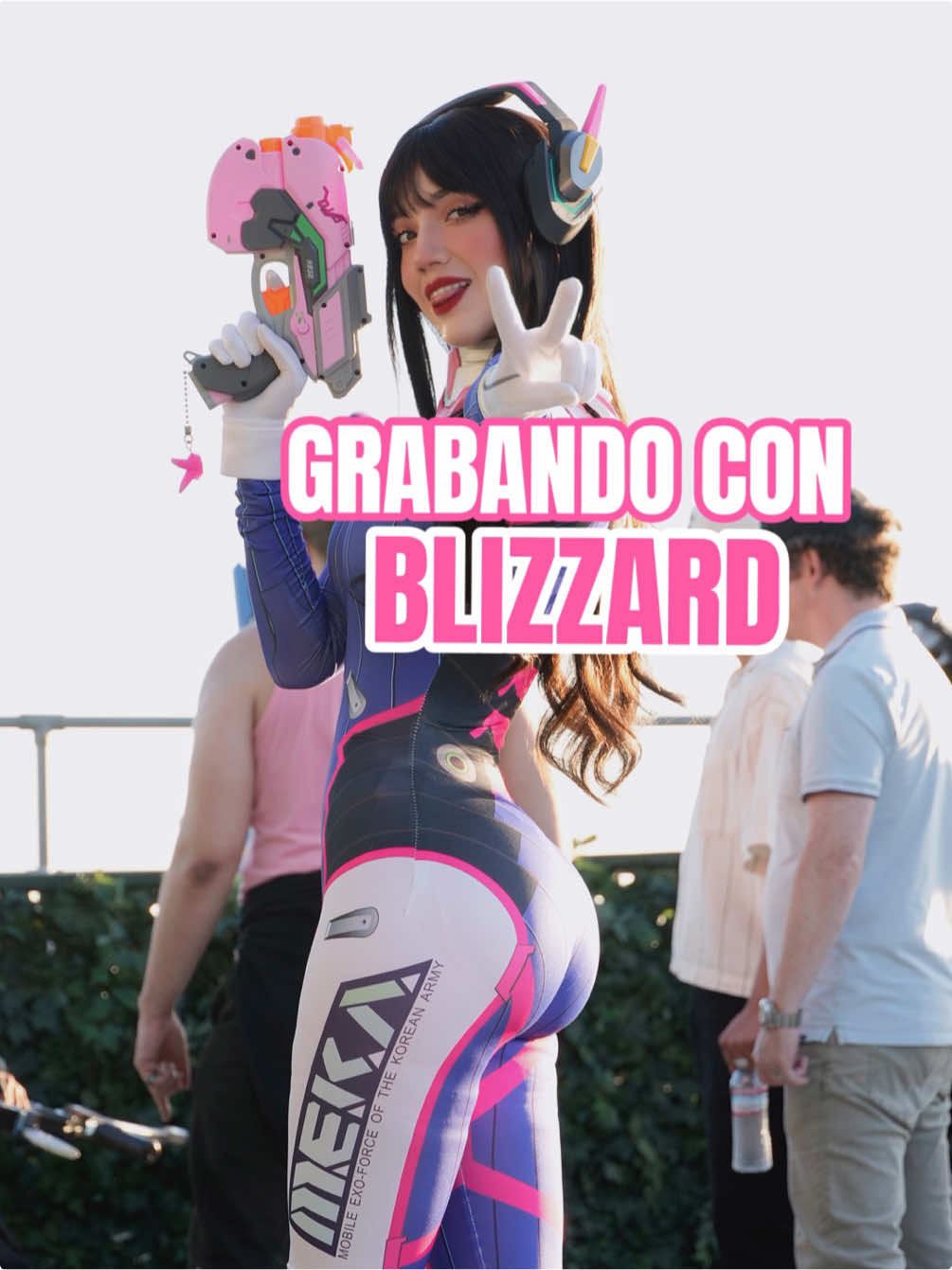 Acompáñenme a pasar un día grabando para BLIZZARD y mi juego favorito @Overwatch Está es una de las cosas que fui a hacer a Los Ángeles y lo tenía guardado en secreto 🙈 Estaba muy emocionada por mostrarles, pues ustedes saben lo mucho que amo este juego y para mí tener esta oportunidad es de lo mejor que me pudo pasar este año 🫶 JUEGUEN OVERWATCH!!   🚨🚨Echa un vistazo al último tráiler de Overwatch 2 que se estrenará el 11 de noviembre , enlace en mi biografía 😍🫶 ⬅️⬅️ #OW2Partner #ow2 #overwatch2 #dvacosplay #dva 