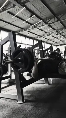 No te rindas 💪 #gymmotivation #gimnasio #equipos #musculacion 