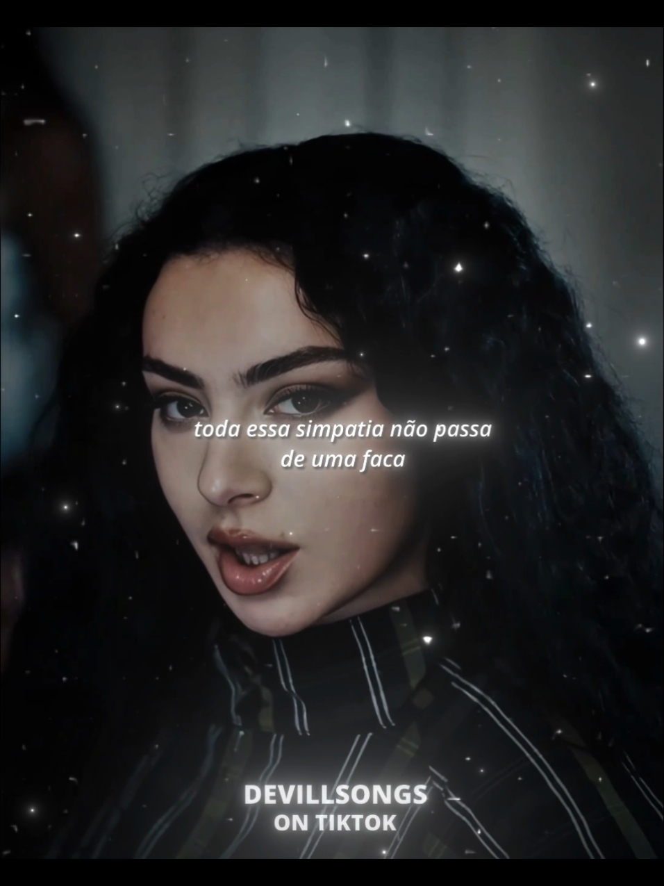 ★18:30| Toda essa simpatia não passa de uma faca 🔪  || #brat #charlixcx 