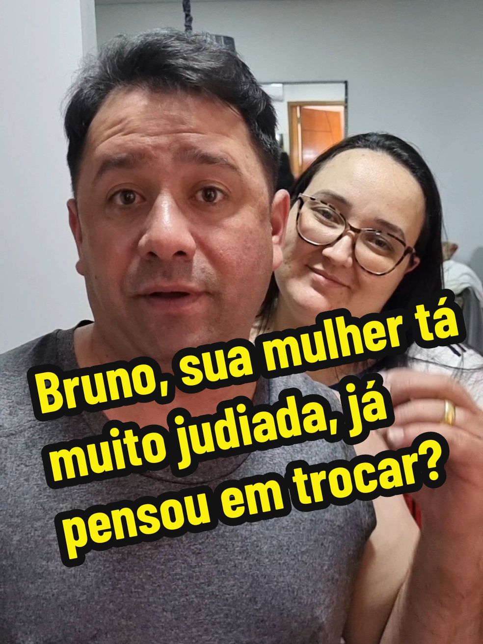 Bruno, sua mulher tá muito  judiada, já pensou em trocar?