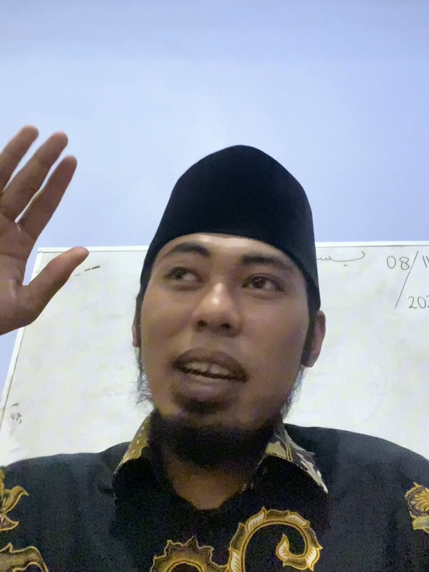 3 hal yang harus dilakukan oleh santri : 1. Taslim (ta'at) 2. Ta'dhim (hormat) 3. Mahabbah (cinta) Dengan 3 hal itu, maka insya'Allah akan dipermudah dalam mencapai yg diharapkan #santri #ngaji #shorts #quotes