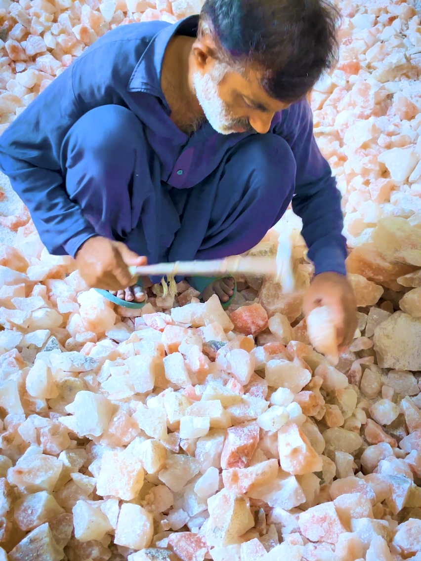 Himalayan Pink Salt: How is it Made? . . . . #himalayanpinksalt #pinksalt #howitsmade #satisfying #skills #handmade 