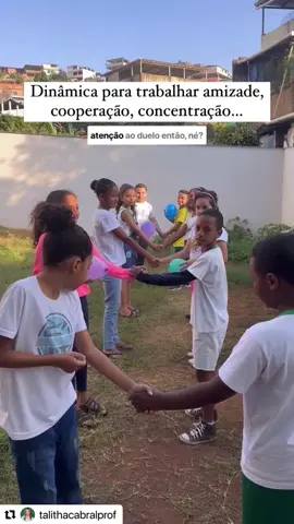 #Repost @talithacabralprof with @use.repost ・・・ Vamos desafiar nossos alunos? Brincadeiras simples como essa trabalham atitudes de cooperação, atenção, paciência, parceria e muito mais… Gostou? Então já salva pra fazer com a criançada por aí também! #dinamica #dinamicainfantil #brincadeiras #professorasnoinstagram #educacaofisicaadaptada 