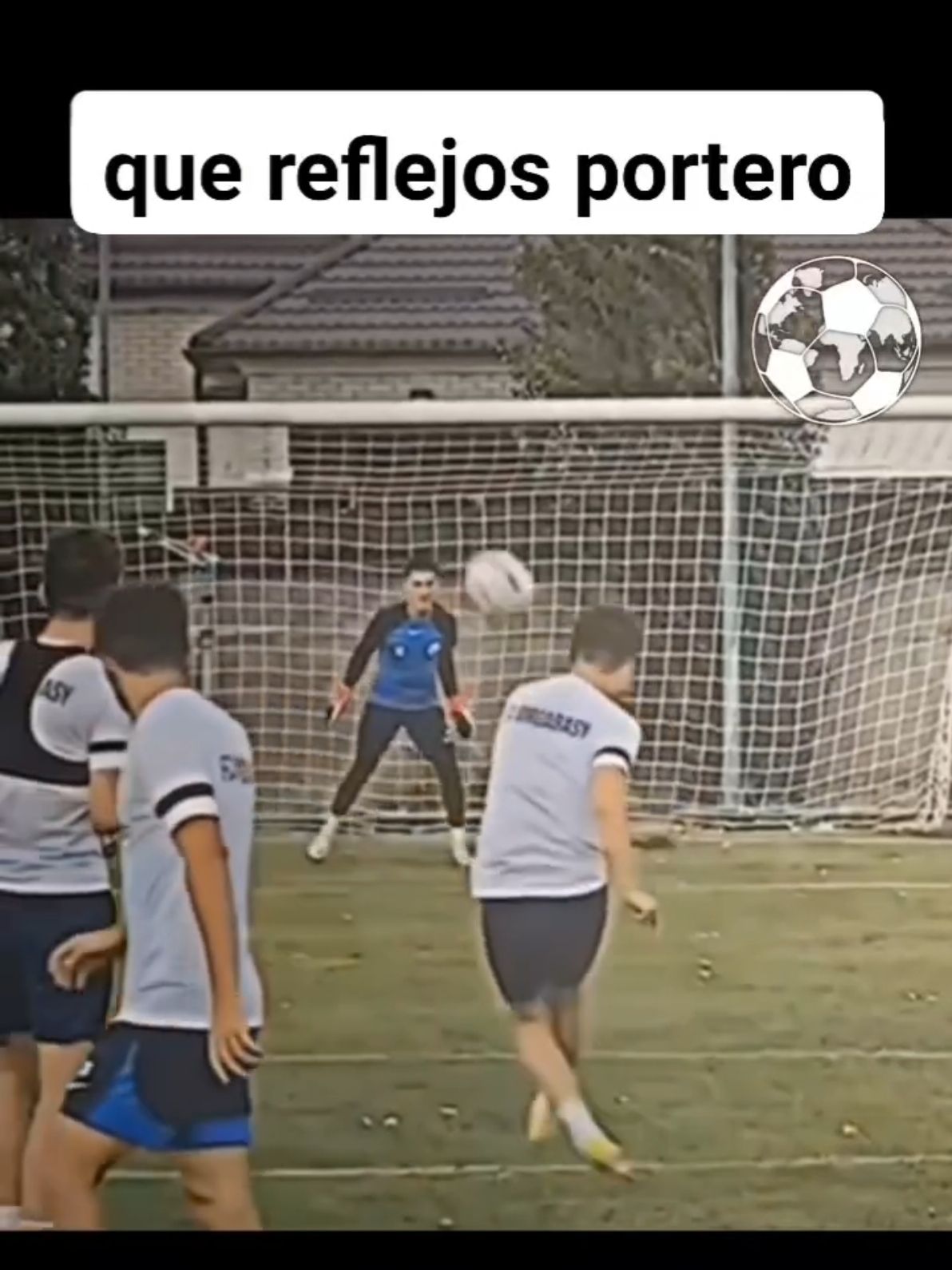 Vaya reflejos los de este portero! 😎⚽ #skills #deportes #futbol #Soccer #gol