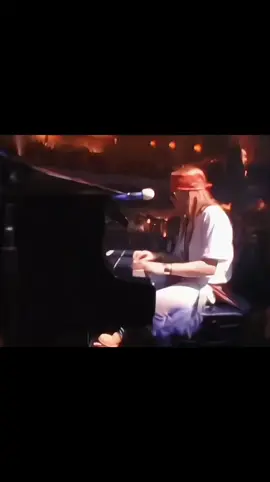 Más datos sobre November Rain 🖤 #gunsnroses #axlrose #novermberrain #piano #fyp #parati #axltaine 