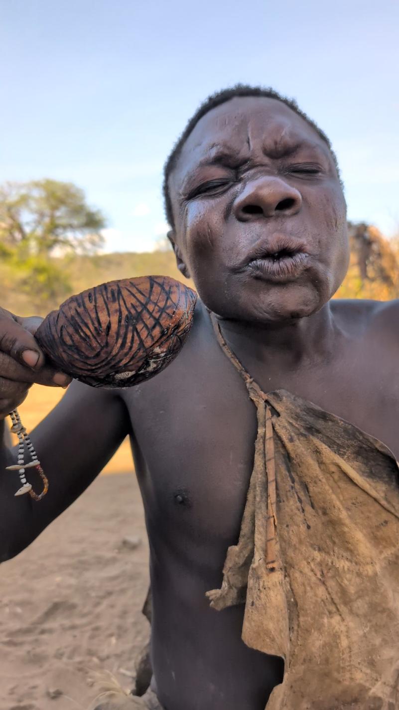 it's breakfast time See how Hadza cooks their favorite meal middle of nowhere ‼️😲😋#hadzabetribe #africastories #USA #UK #tiktokindia 