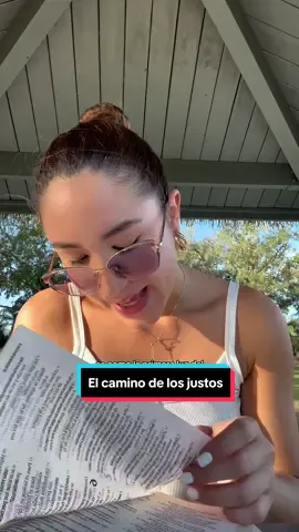 El camino de los justos🤍✨  #dios #diostedice #cristianostiktok #contenidocristiano #hijosdedios #plenitud 