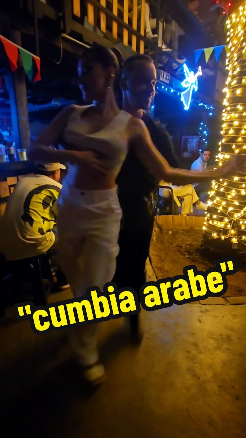 esperando diciembre con esta rica cumbia... cumbia árabe  ✨️😁✨️ y esta hermosa quien es  @mariajoseburitica_  #Cumbia #medellin #diciembre #fiesta #colombia #latino #paisa 